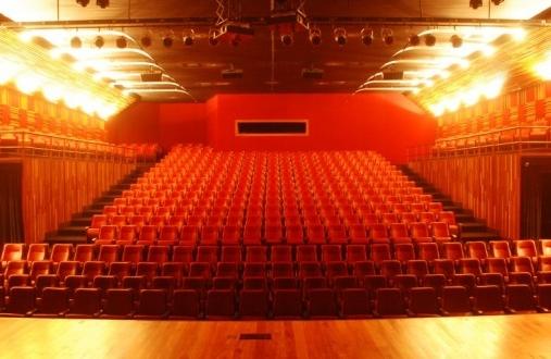 Teatro Municipal Dona Zenaide, em Jaguari&uacute;na ( Divulgação)