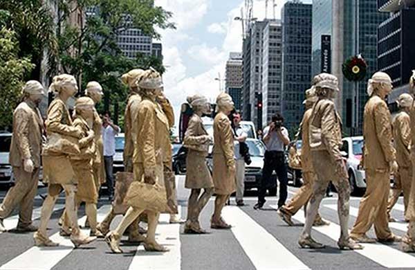 Cena da performance 'Cegos', que ser&aacute; apresentada no Centro de Campinas ( Divulgação)