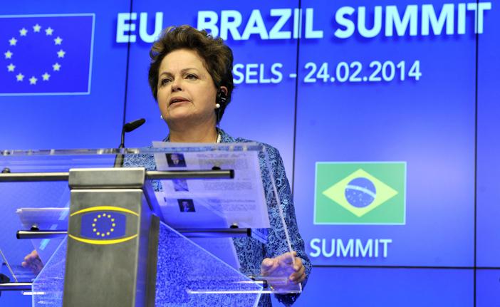 Dilma Rousseff faz mudan&ccedil;as nos minist&eacute;rios em meio a crise com a base aliada (France Press)
