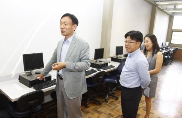 Kc Park, presidente da Samsung no Brasil, durante visita ao Centro Universit&aacute;rio Salesiano: parceria  ( Gustavo Tilio/Especial para a AAN)