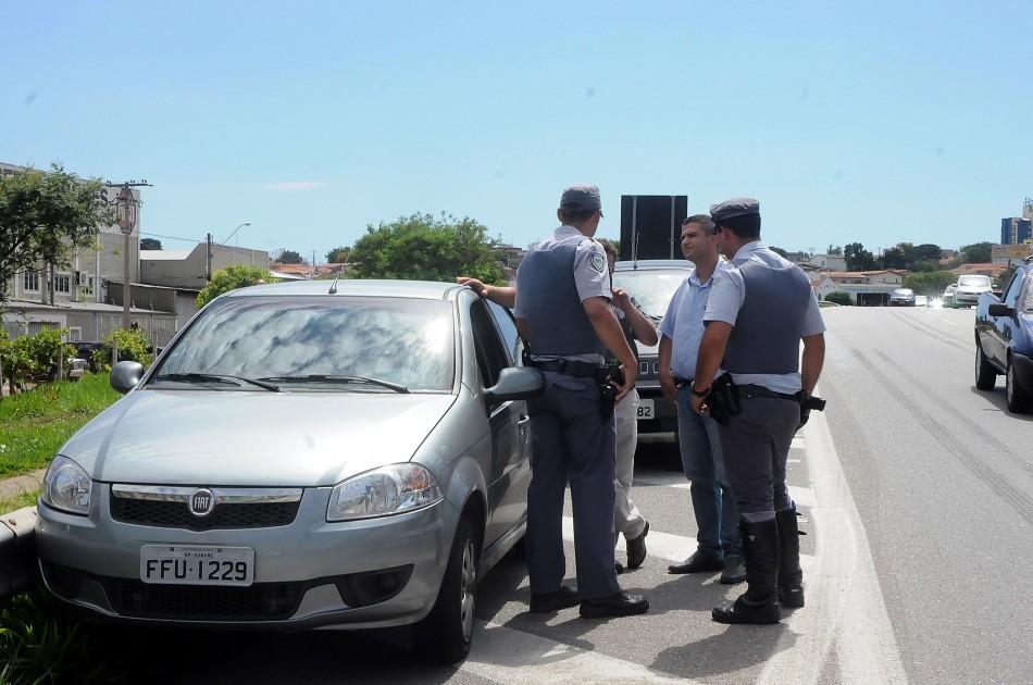 Pol&iacute;cia Militar recuperou o carro roubado em Sumar&eacute; ap&oacute;s uma persegui&ccedil;&atilde;o at&eacute; Campinas ( Carlos Sousa Ramos/AAN)