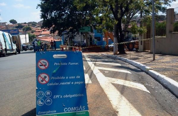 O rompimento da tubula&ccedil;&atilde;o ocorreu durante reparo em rede de esgoto (Shana Maria Pereira/ Correio Popular)