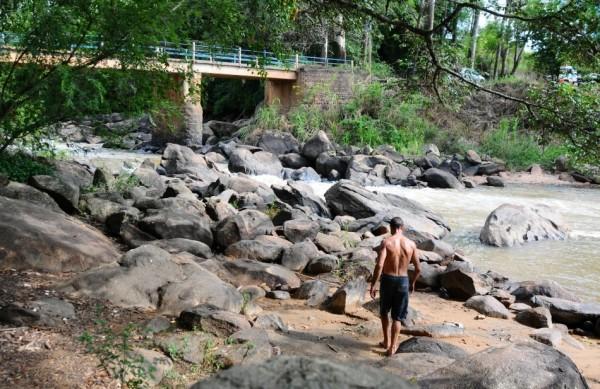Sinais da seca do Verão atípico deste ano já são visíveis no Rio Atibaia (Élcio Alves/AAN)