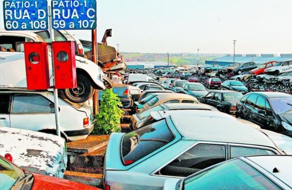 Carros depositados no pátio municipal: arrecadação da Prefeitura de Campinas com a nova taxa poderá chegar a R$ 2,3 milhões ao ano ( Cedoc/RAC)