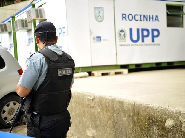 Policial Militar em frente à Unidade de Polícia Pacificadora (UPP) da Rocinha, no Rio (Agência Brasil)
