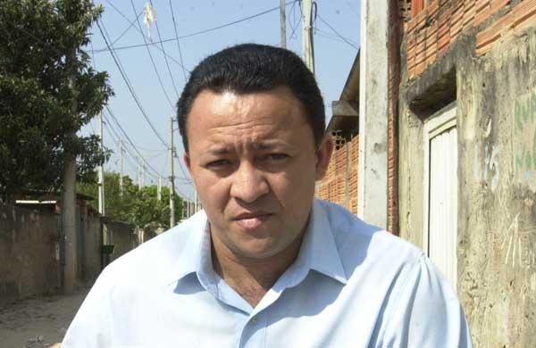 Luis Lima, porteiro e escritor, Campinas ( Cedoc/RAC)
