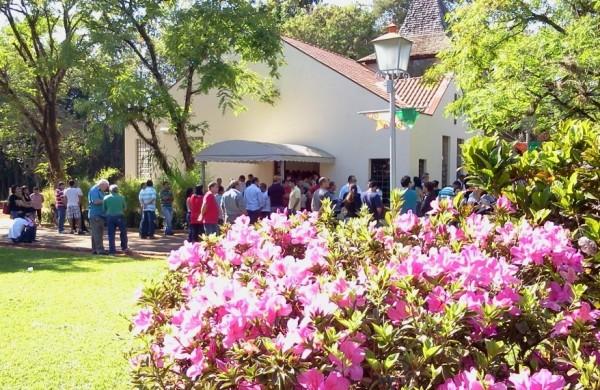 Cerca de 150 pessoas acompanharam o funeral (Shana Maria Pereira/ Correio Popular)