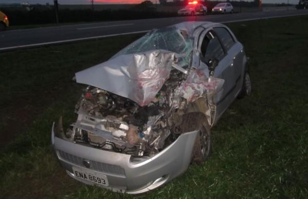Veículos ficaram destruídos após acidente ( Carlos Gomide - Jornal de Limeira)