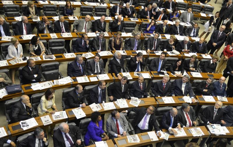Câmara dos Deputados aprovou nesta quarta-feira (16) o texto principal do projeto de lei que trata da minirreforma eleitoral (Agência Brasil)