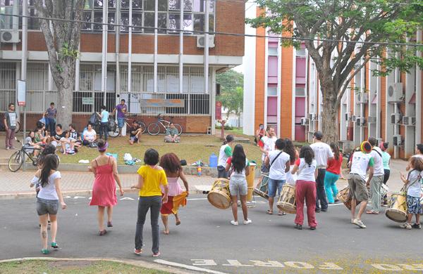 Estudantes em frente ao prédio ocupado da reitoria da Unicamp (Cesar Rodrigues/AAN)