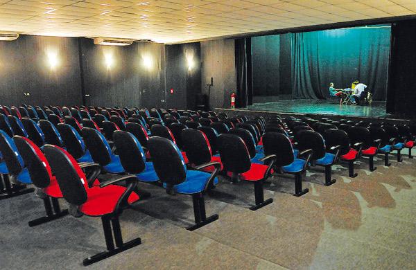 Instalação do Teatro maria Monteiro, localizado na Vila Padre Anchieta (Edu Fortes)