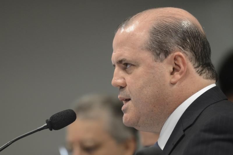 O presidente do Banco Central, Alexandre Tombini: analistas ouvidos pelo Banco Central apostam que Copom deve elevar a taxa básica de juros em 0,25  (Agência Brasil)