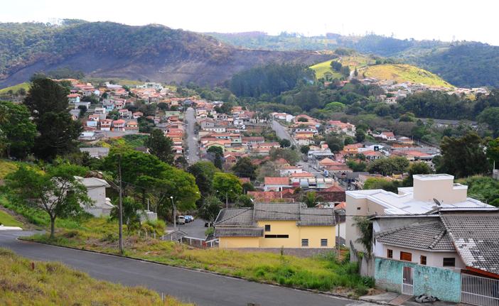 Movimentação em avenida de Morungaba: candidatura avaliada (Elcio Alves/AAN)