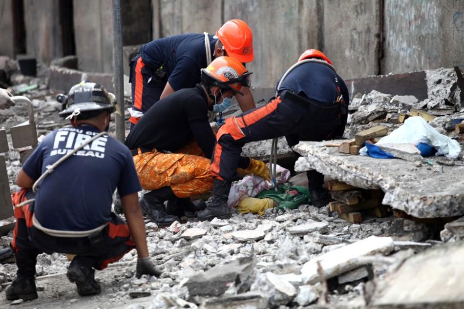 Equipes de resgate atuando após tremor nas Filipinas (France Presse)