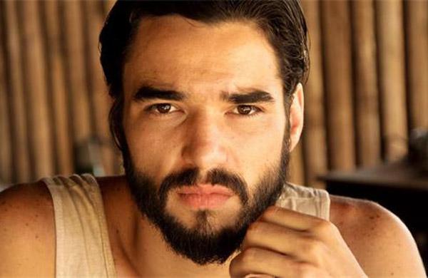 No dia de abertura, Caio Blat receberá o Troféu Claudio Mamberti ( Divulgação)