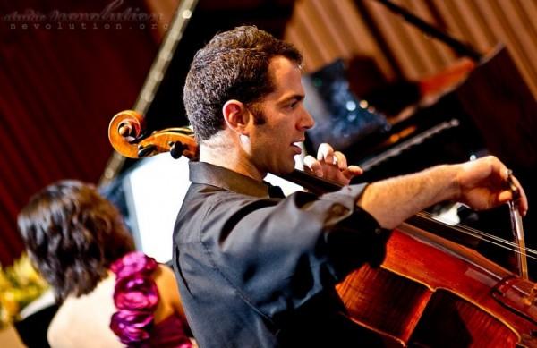 O norte-americano Lars Hoefs acaba de assumir a cadeira de Violoncelo e História da Música na Unicamp ( Divulgação)