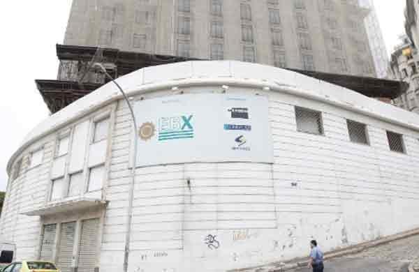 Obras do hotel comprado por Eike em 2008, ao preço de R$ 80 milhões, estão estagnadas  ( Reprodução )
