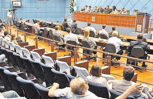 Parlamentares da Câmara de Campinas durante sessão: fim da vaquinha pra comprar lanche (Leandro Ferreira/AAN)