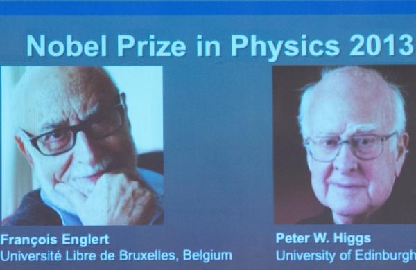 Britânico Peter Higgs e ao belga François Englert ganharam o prêmio Nobel de Física (France Press)