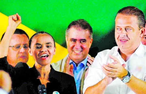 Logo atrás de Marina e Campos, Jonas aplaude a oficialização da aliança em evento convocado pelo PSB (Pedro França/Futura Press)
