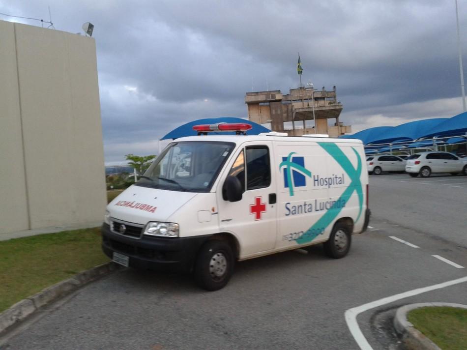 A ambulância ficou parada em dos estacionamentos da Câmara ( Divulgação)
