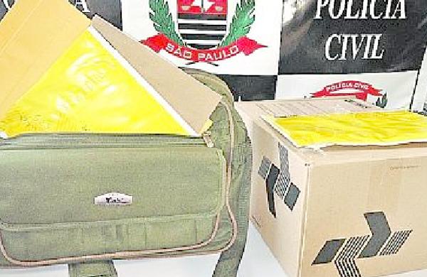 Correspondências, semelhantes às dos Correios, continham o nome completo e endereço do comerciante ( Divulgação)