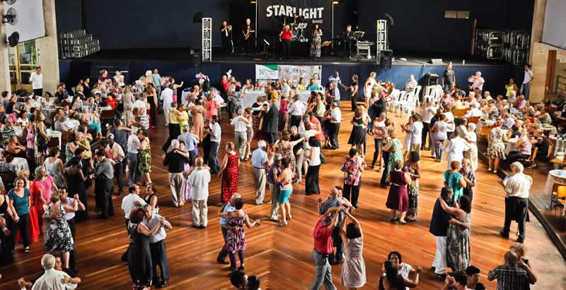 Tradicional Baile da Primavera começa às 14 horas no Ginástico, em Rio Claro ( Divulgação)