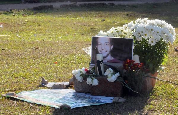 Homenagem ao universitário Denis Papa Casagrande, de 21 anos, deixada no Ciclo Básico da Unicamp ( Edu Fortes/AAN)