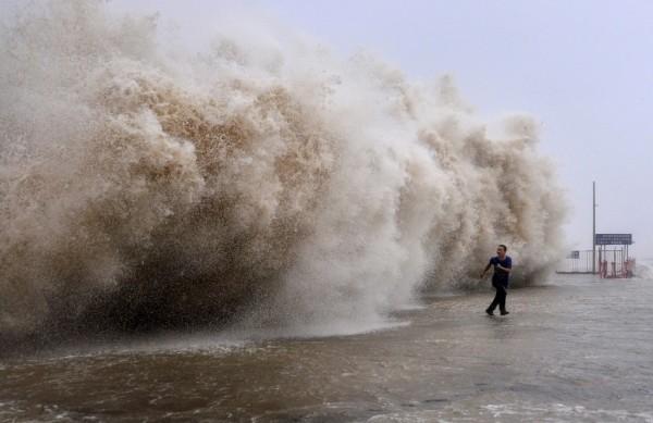 Tempestade prosseguiu com uma trajetória mais ao norte do que o previsto (France Press)