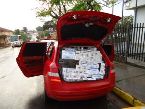 Além das drogas, foram apreendidos 137 pacotes de cigarros ( Divulgação)