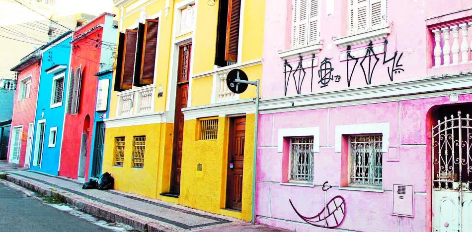 Conjunto de imóveis antigos na Rua Luzitana, Centro de Campinas: levantamento em campo e processos de tombamento serão avaliados pelo Condepacc para definir quais edificações deixarão a lista dos preservados ( Leandro Ferreira/AAN)