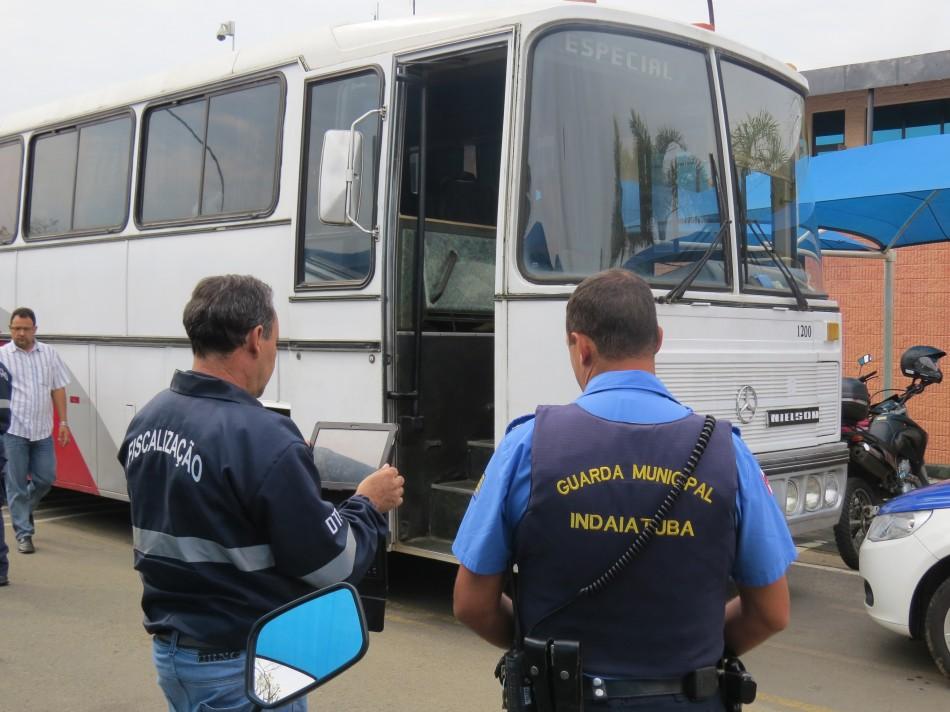Departamento de Transporte Coletivo apreendeu mais um ônibus clandestino de Irati, no Paraná ( Divulgação)