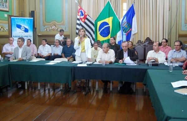 Prefeita Dárcy Vera anuncia pacote para redução de gastos com pessoalr
(Guto Silveira/Gazeta de Ribeirão)