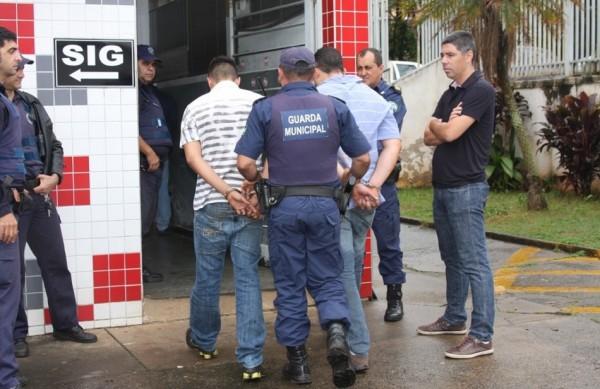 Eles foram autuados em flagrante e transferidos para a cadeia anexa ao 2º DP em Campinas ( Divulgação/Guarda Municipal)