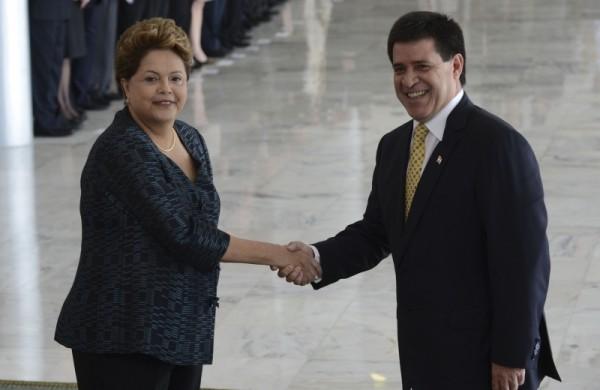 Dilma recebe o presidente do Paraguai, Horácio Cartes, no Palácio do Planalto (Agência Brasil)
