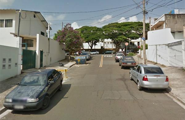Assalto ocorreu na Rua dos Cravos, no bairro Chácara Primavera  (Reprodução/Google Maps)