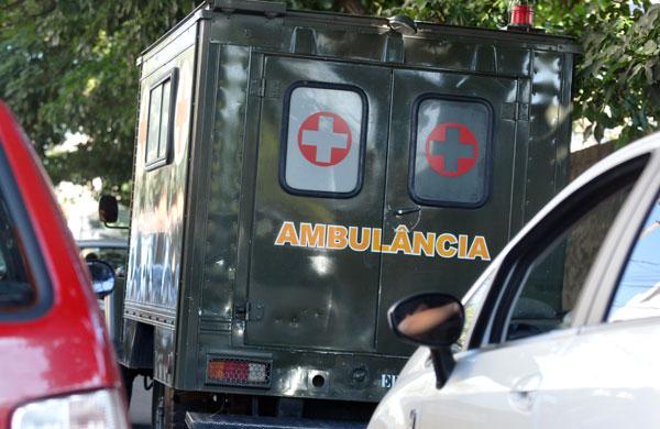 A saúde vem fortalecida. Ambulância do Exercito no Jardim Guanabara (Dominique Torquato/AAN)