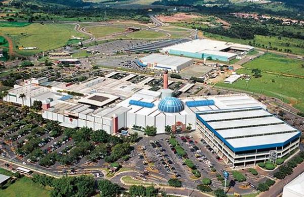 Segundo nota do shopping, os três assaltantes estavam armados e entraram no local por volta das 13h para roubar uma joalheria ( Divulgação)