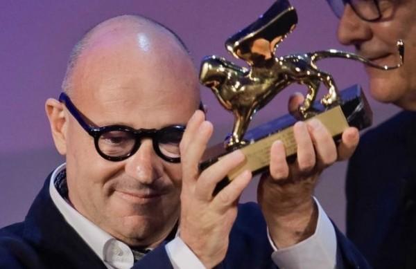 Cineasta Gianfranco Rosi recebe prêmio em Veneza ( Divulgação)