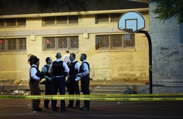 Acreditamos que o tiroteio foi provocado por grupos rivais, disse Ron Gaines, porta-voz do departamento de polícia da cidade  (France Press)
