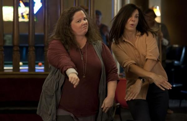 Cena da comédia 'As Bem-Armadas', com Sandra Bullock, Melissa McCarthy e Demian Bichir ( Divulgação)
