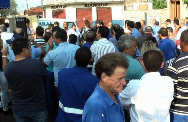 Servidores em protesto no Daerp: situação pode se repetir em secretarias municipais ( Divulgação)