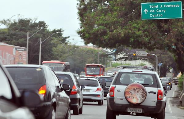 Vista da Avenida Lix da Cunha, líder em movimento de veículos em Campinas: Emdec vê 'pêndulo' com Vinhedo, Valinhos e Americana (César Rodrigues/AAN)