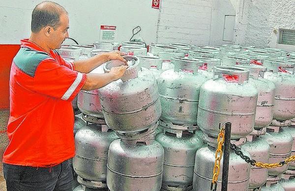 Consumidor está pagando mais caro pelo botijão de gás (Cedoc/RAC)