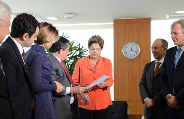Presidenta Dilma Rousseff recebe de líderes de partidos na Câmara  (Agência Brasil)
