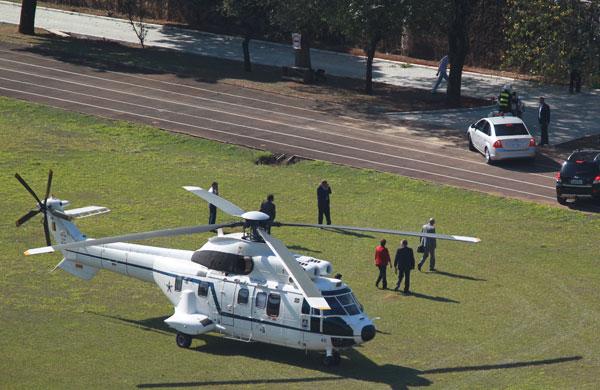 Helicoptero da presidente Dilma Rousseff, pousa no Colegio Lucei (Leandro Ferreira/AAN)