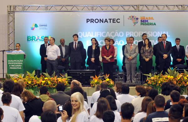 Dilma e autoridades em formatura de alunos do Pronatec, no Liceu ( Dominique Torquato/AAN)