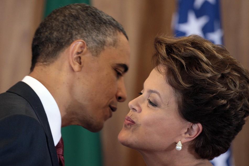 O presidente dos Estados Unidos Barack Obama cumprimenta a presidente Dilma durante reunião do G20, na Rússia, no início do mês (France Presse)