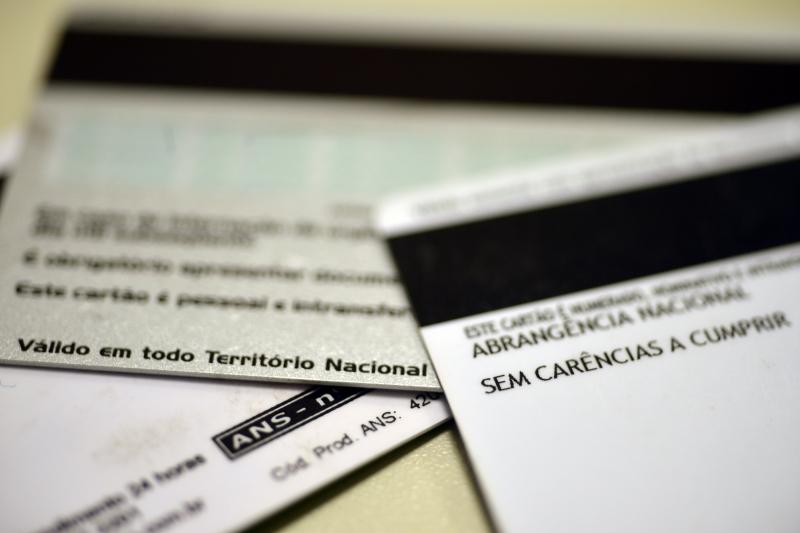A decisão permite manter a suspensão da venda dos planos que descumpriram as normas (Agência Brasil)