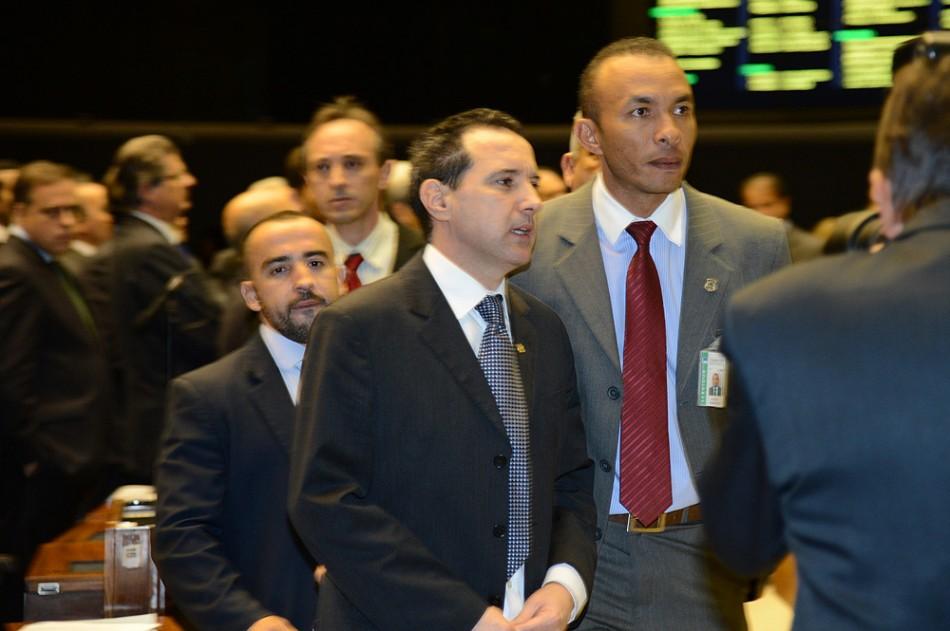 Decisão de Henrique Eduardo Alves (PMDB-RN) em suspender o mandato do deputado Natan Donadon abriu a possibilidade de três deputados mensaleiros continuarem no cargo, mesmo condenados pelo STF (Agência Brasil)